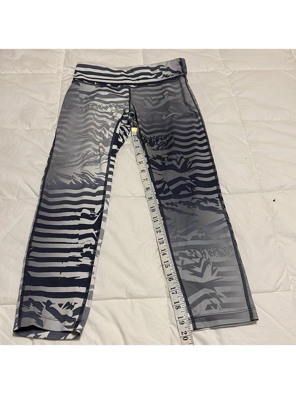 Nike Dri-Fit Capri Leggings Gray Abstract Wave Print Women's XS - Picture 6 of 7